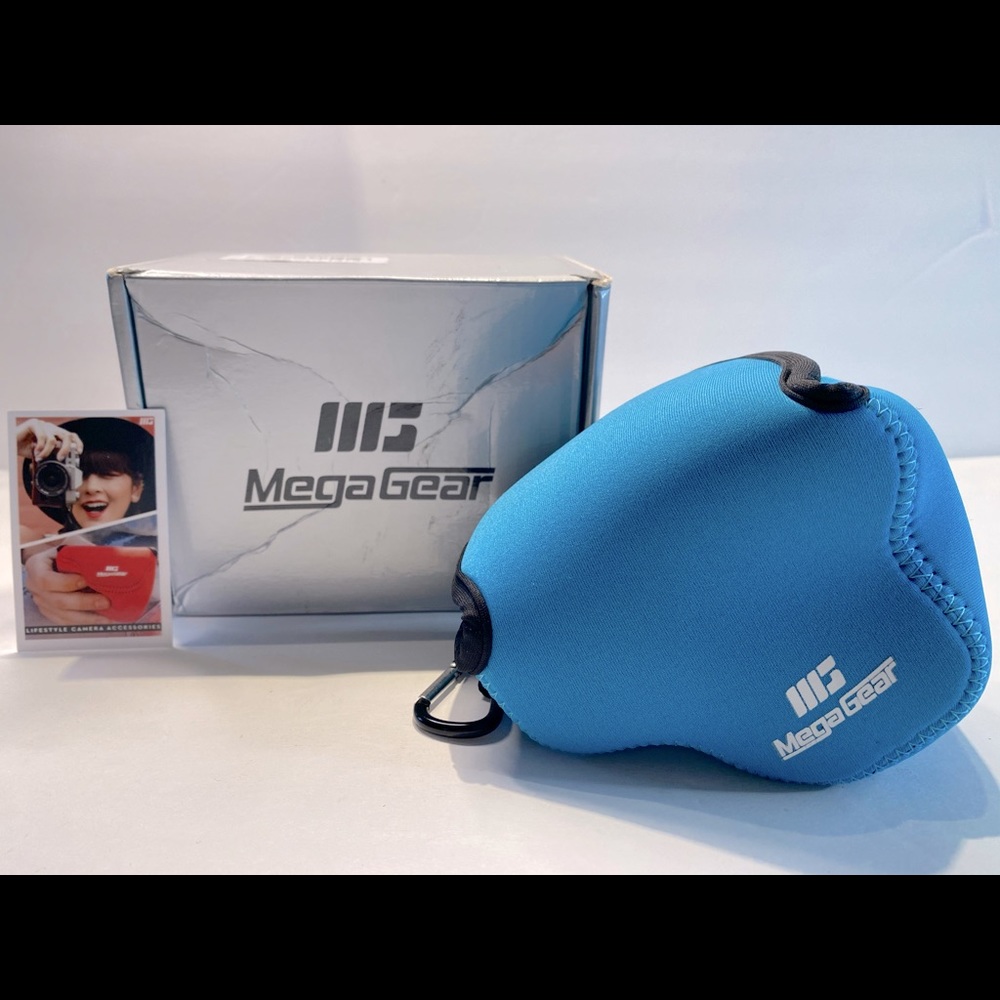 MegaGearUltra Light Neoprene Camera Case